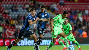 Carlo Garcia (L) of Queretaro fights o rthe ball with Homer Martinez (R) of Juarez during the 7th round match between Queretaro and FC Juarez as part of the Liga BBVA MX Varonil, Torneo Clausura 2026 at La Corregidora Stadium, on April 07, 2026 in Santiago de Queretaro, Mexico.