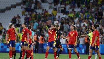 MARSELLA, 06/08/2024.- Las jugadoras de España tras perder por 4-2 ante Brasil durante la semifinal femenina de Fútbol, entre Brasil y España en el marco de los Juegos Olímpicos París 2024, este martes, en Marsella, Francia. EFE/Kiko Huesca