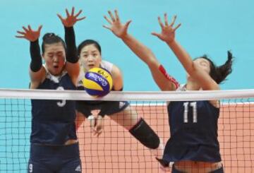 Instante del partido de la semifinal de voleibol femenino entre China y Países Bajos.
