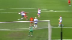 La importancia del VAR: penalti clamoroso no pitado a España
