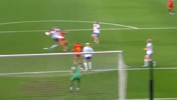 La importancia del VAR: penalti clamoroso no pitado a España