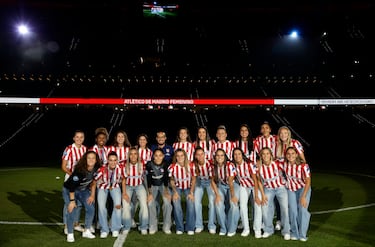 35.114 seguidores celebraron los fichajes y la plantilla del Cholo en el estadio Metropolitano. En la imagen, la plantilla del Atlético femenino.