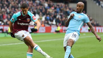 Javier Hern&aacute;ndez, en la derrota de 4-1 ante el Manchester City por la Premier League. 