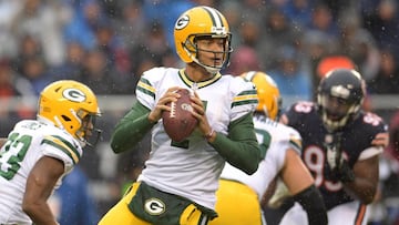 CHICAGO, IL - NOVEMBER 12: Quarterback Brett Hundley #7 of the Green Bay Packers looks to pass the football against the Chicago Bears in the first quarter at Soldier Field on November 12, 2017 in Chicago, Illinois.   Stacy Revere/Getty Images/AFP
 == FOR NEWSPAPERS, INTERNET, TELCOS &amp; TELEVISION USE ONLY ==