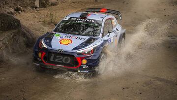 Thierry Neuville con el Hyundai en el Rally de México.