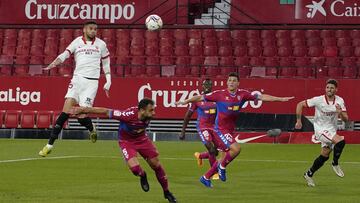 En Nesyri, cabeceando el 1-0.