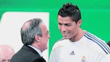 <b>DE LUJO. </b>Cristiano, el fichaje más caro, en su presentación
