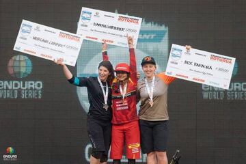 1ª Isabeau Courdurier; 2ª Morgane Charre; 3ª Bex Baraona.