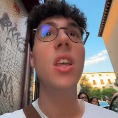 Un vecino se harta de la cola que hay en una tienda de debajo de su casa y acaba haciendo algo impensable