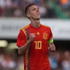 Dani Olmo presiona al Barça