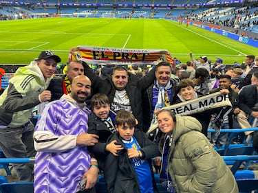 Esta veterana y viajera peña en 'territorio comanche' también acompañó al equipo en Mánchester.