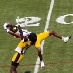 WATCH: George Pickens makes insane one-handed catch