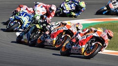 M&aacute;rquez y Pedrosa lideran un grupo de MotoGP.