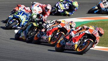 M&aacute;rquez y Pedrosa lideran un grupo de MotoGP.