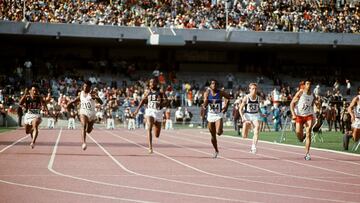 Jim Hines, tercero por la izquierda, en la final de 100 metros en los Juegos de México 1968.