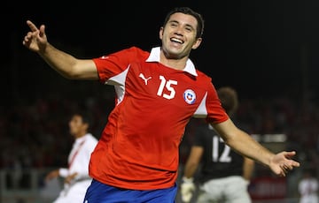 Eugenio Mena era lateral de Universidad de Chile y ahora juega en Racing de Argentina.