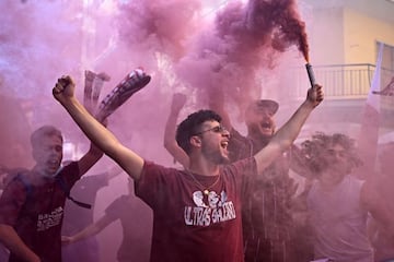 PESCARA, ITALY - MAY 10: US Salernitana supporters celebrate the promotion in Lega Serie A after the Serie B match between Pescara Calcio and US Salernitana at Adriatico Stadium on May 10, 2021 in Pescara, Italy. (Photo by Francesco Pecoraro/Getty Images)
