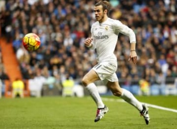 1. Gareth Bale. El galés fichó por el club blanco el 31 de agosto de 2013 rodeado de polémica. Florentino Pérez confirmó la cifra de 91 millones de euros por el traspaso del jugador del Tottenham. Sin embargo, el portal web Football Leaks filtró que en realidad, el total de la operación ascendía hasta los 100.759.417 euros, cifra que supera en casi 10 millones el acuerdo anunciado inicialmente.