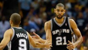 Tim Duncan junto a otro de los pilares 'spur', Tony Parker.