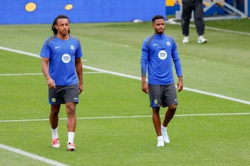 Koundé y Ansu Fati durante el entrenamiento. 
 
