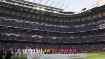 Saludo entre Real Madrid y Atlético en el último derbi.