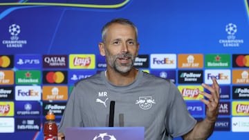 MADRID, 18/09/2024.- El entrenador del Leipzig, Marco Rose, ofrece una rueda de prensa posterior al entrenamiento realizado este miércoles en el estadio Civitas Metropolitano, donde el equipo prepara el partido de Liga de Campeones que disputará mañana ante el Atlético de Madrid. EFE/Kiko Huesca