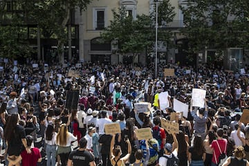 Manifestación en Madrid contra la segregación racial y en solidaridad por el asesinato de George Floyd bajo custodia policial en Minneapolis.