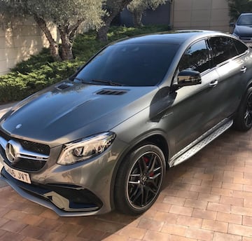 Cualquier deportivo o veh¨ªculo de lujo que se nos pueda pasar por la cabeza lo tiene Cristiano Ronaldo, y es que el portugu¨¦s no deja escapar ninguna oportunidad para ampliar su colecci¨®n. En 2016 adquiri¨® este Mercedes Benz AMG GLE 63 por unos 140.000 euros, un regalo que decidi¨® hacerse por Navidad.