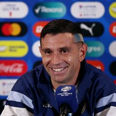 Dibu Martínez: “Para mí los penales son 100% suerte”