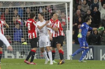 Cristiano Ronaldo vió la tarjeta roja en el Athletic de Bilbao-Real Madrid por un manotazo a Carlos Gurpegi. (02/02/14)  