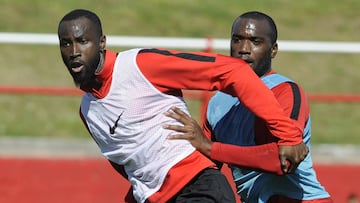 Traoré, recuperado de sus problemas, junto a Babín.