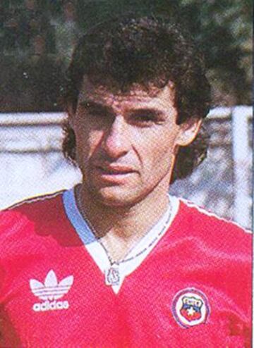 El volante Raúl Ormeño debutó con 31 años y 11 días, el 02-07-1989 ante Argentina 0-1 por Copa América.