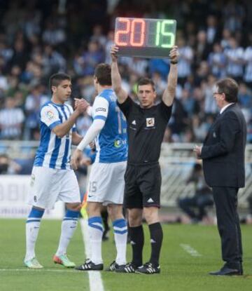 José Ángel se retira lesionado y es sustituido por Ansotegi.