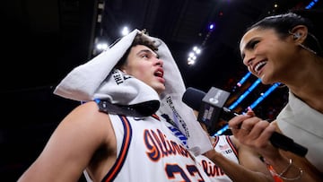 A bizarre moment happened during the men’s Elite Eight game between Iowa and Illinois on Saturday that had fans covering their ears for several minutes.