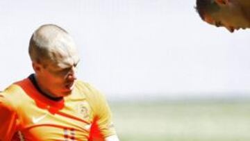 Robben estará dos meses de baja por un desgarro muscular