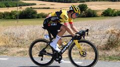 LAGUARDIA, SPAIN - AUGUST 23: Primoz Roglic of Slovenia and Team Jumbo - Visma competes during the 77th Tour of Spain 2022, Stage 4 a 152,4km stage from Vitoria-Gasteiz to Laguardia 627m / #LaVuelta22 / #WorldTour / on August 23, 2022 in Laguardia, Spain. (Photo by Justin Setterfield/Getty Images)