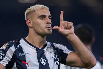 AME5591. MONTERREY (MÉXICO), 26/07/2025.- German Berterame de Monterrey celebra un gol este sábado, durante un partido de la Liga MX entre Monterrey y Atlas en el estadio BBVA en Monterrey (México). EFE/ Miguel Sierra
