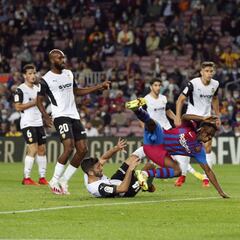 Indignación en Valencia con Gil Manzano: "Penalti de risa"