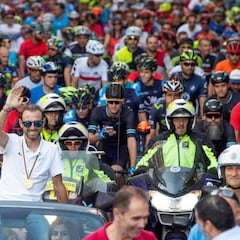 Valverde, homenajeado en su llegada a Murcia tras el oro