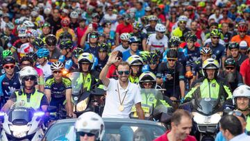 Valverde, homenajeado en su llegada a Murcia tras el oro