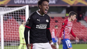 GRANADA, SPAIN - DECEMBER 03: Donyell Malen of PSV Eindhoven celebrates after scoring his team's first goal during the UEFA Europa League Group E stage match between Granada CF and PSV Eindhoven at Estadio Nuevo Los Carmenes on December 03, 2020 in