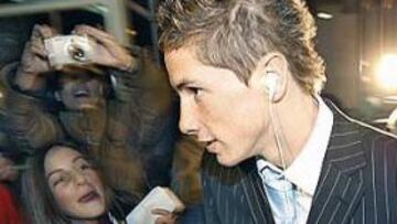 <b>PROTAGONISTA. </b>Fernando Torres es el jugador atlético que más atención reclama por parte de los seguidores que esperan la llegada del equipo rojiblanco en sus desplazamientos.