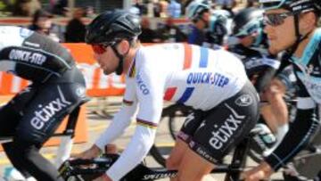 El Omega Pharma-Quick Step, con Mark Cavendish en primer plano, antes de tomar la salida en la contrarreloj por equipos.