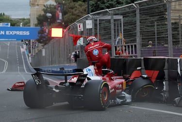 Leclerc se chocó de frente contra los protectores.