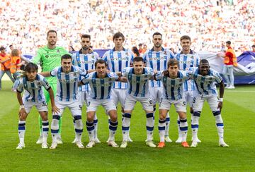 Imanol se decanta por el siguiente once de inicio: Remiro; Traoré, Zubeldia, Le Normand, Muñoz; Zubimendi, Brais Méndez, Merino; Kubo, Barrenetxea y Oyarzabal.