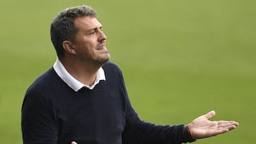 El entrenador Óscar García gesticula durante el partido entre el Celta y el Barcelona.