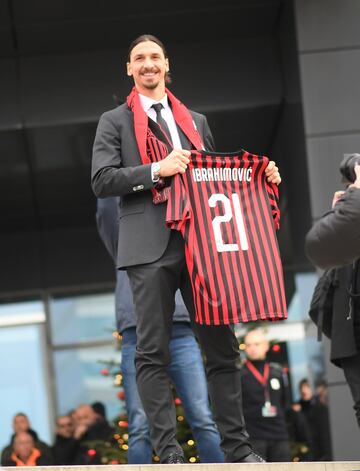 La presentación de Ibra con el Milan