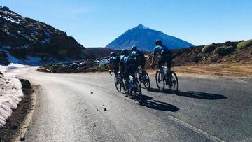 Astana necesita una quitanieves para salir del parador del Teide