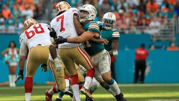 MIAMI GARDENS, FL - NOVEMBER 27: Kiko Alonso #47 of the Miami Dolphins hits Colin Kaepernick #7 of the San Francisco 49ers after a pass during a game on November 27, 2016 in Miami Gardens, Florida.   Mike Ehrmann/Getty Images/AFP
 == FOR NEWSPAPERS, INTERNET, TELCOS &amp; TELEVISION USE ONLY ==