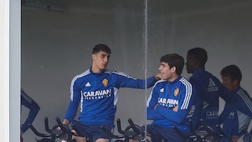 Iván Azón, junto a Luna, hoy en el gimnasio de la Ciudad Deportiva.